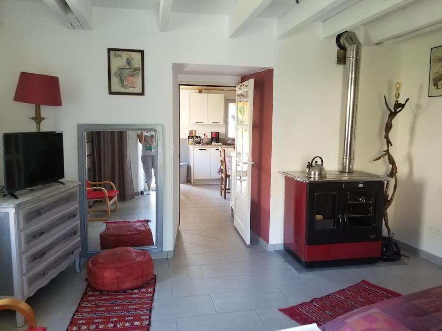 Maisonnette Dans Un Ecrin De Pierre Et De Verdure Cabrerets